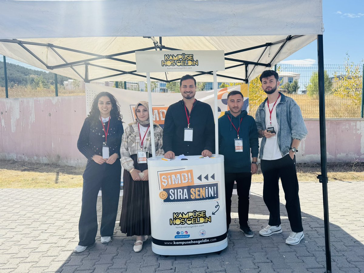 uniaksivas's tweet photo. Üniak Sivas Ailesi Olarak bugün Binali Yıldırım kız yurdumuzun önünde yerimizi aldık.
Tüm Kardeşlerimizi Standlarımıza Bekliyoruz.

#İlkDurakÜniAK 
#seninyerinüniak
#KampüseHoşgeldin
#cumhuriyetüniversitesi https://t.co/x6LDA8j69E