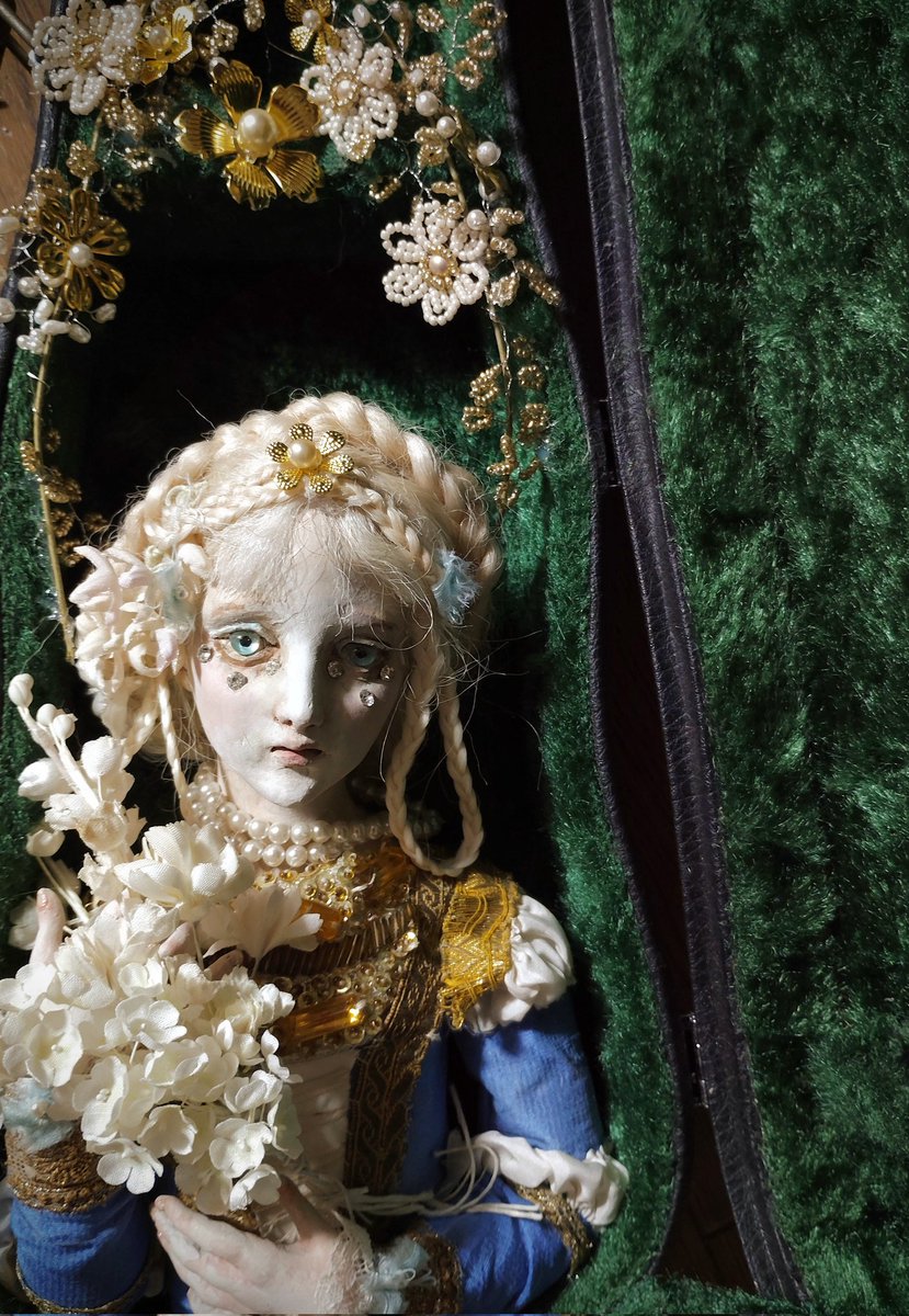 清水真理  作品集発売中。 tweet media