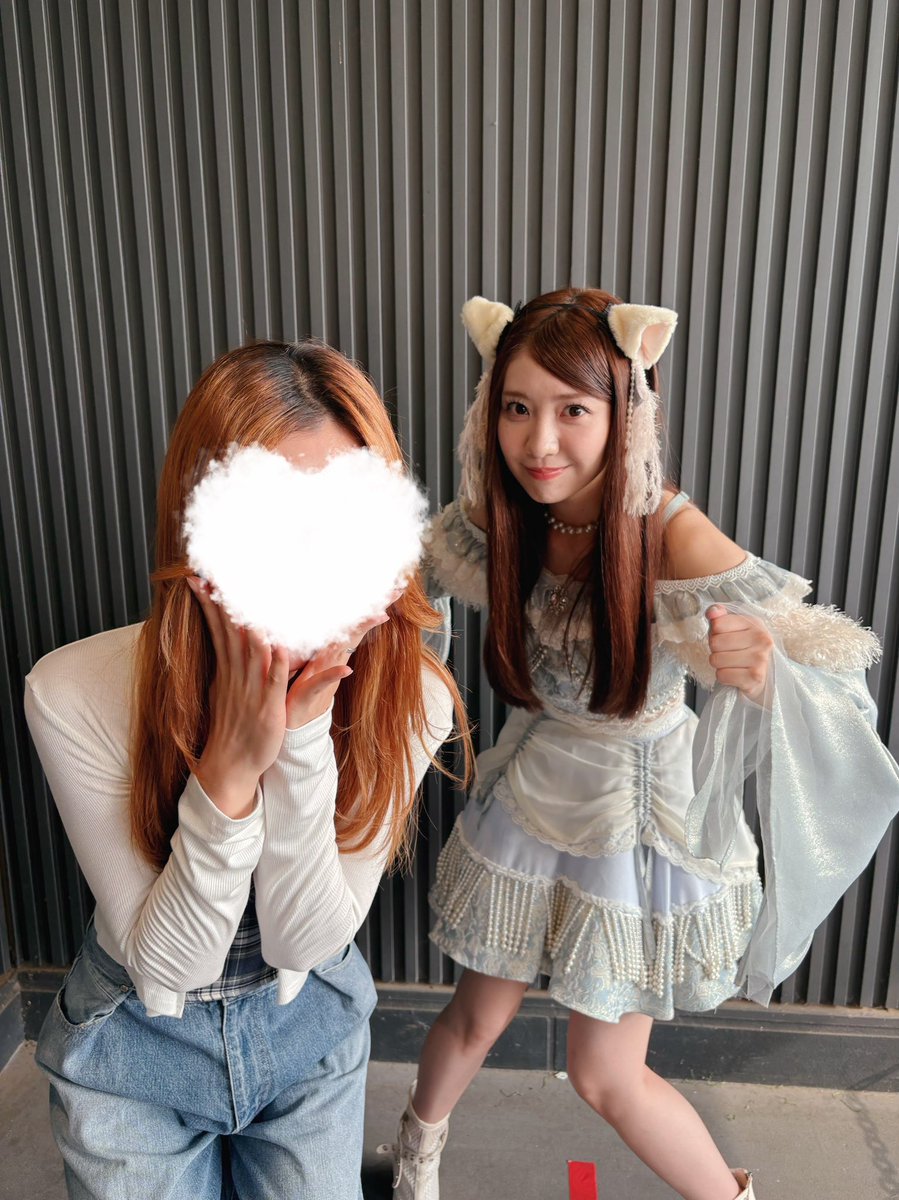 わーすたの愛され姫お誕生日おめでとう🩵
みゅーもと立川リリイベの写真載せてなかった！
応援してる感じにしてってお願いしたら、後ろで小さな声で「がんばって〜！」って言ってくれてた、かわいい✊🏻
幸せ溢れる1年になりますように🍀

#わーすた 
#小玉梨々華生誕2025 
#小玉梨々華