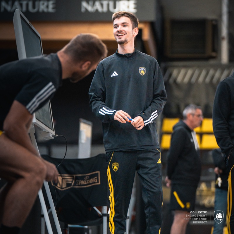 SR_Rupella's tweet photo. À 𝙡'𝙚𝙣𝙩𝙧𝙖𝙞̂𝙣𝙚𝙢𝙚𝙣𝙩 ce matin 🟡⚫️

#Elite2 | #FievreSR