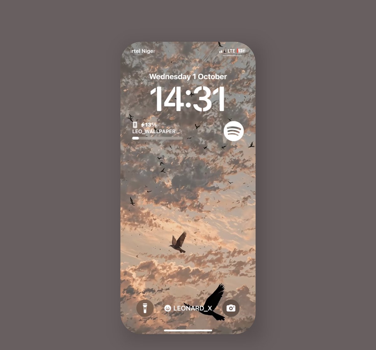 Leonard18_X's tweet image. Serene sunset sky wallpaper with flying birds! #SunsetVibes #WallpaperArt
Load in 4k