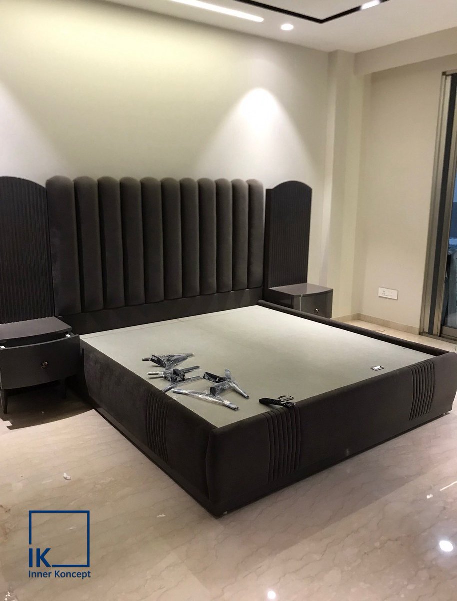 innerkoncept's tweet photo. A bed frame that’s more than a bed, it’s design, texture & comfort in one.
#BedroomDesign #LuxuryLiving #InteriorDetails #InnerKoncept #ModernBedroom #HomeInspo #CanadaDesign #MadeInCanada #TorontoStyle #IndianInteriors #InteriorIndia #IndianDecor #LuxuryInterior #DesignTrends https://t.co/WoWLzURzOH