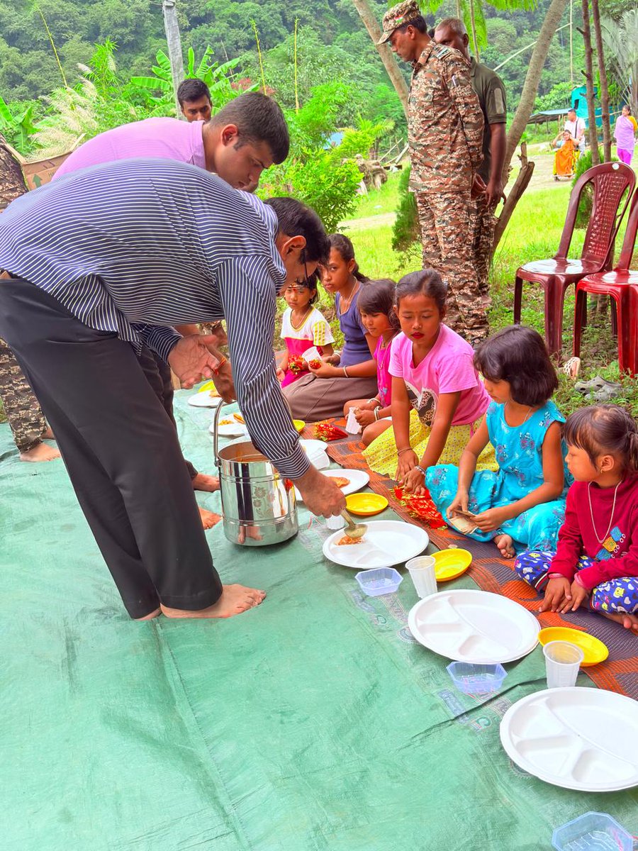 🙏 C/152 Bn CRPF Awang Sekmai, Imphal West celebrated Maha Navratri with pooja, hawan &amp; a joyous Bhandara for unit personnel &amp; civilians — a true spirit of unity &amp; devotion. 🌸✨ #MahaNavratri #CRPF #UnityInDiversity #Navratri2025