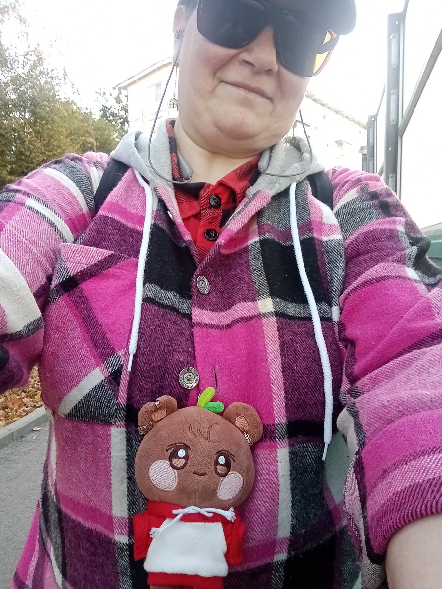 С тех пор, как Хетмонги уехал к новой маме, Чонбер мне кажется грустит, по этому теперь везде его с собой беру😄