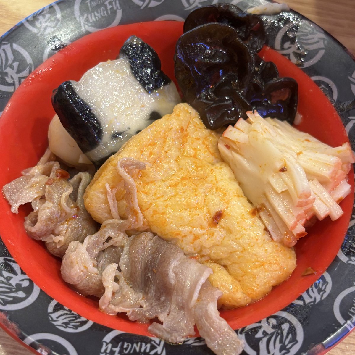 치즈떡베개 벤 팬더분모자에 유부이불 덮어주기…
얼큰이판다도 있었는데 익으니 귀가 다 떨어짐 🐼