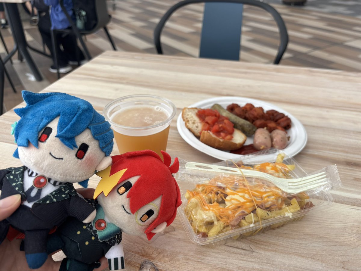 410_24p's tweet photo. この間初めて阪神競馬場に行ってきた。怒号と祝福が飛び交う異様な雰囲気が楽しかったꉂ 📣 https://t.co/qubF8IxaqC