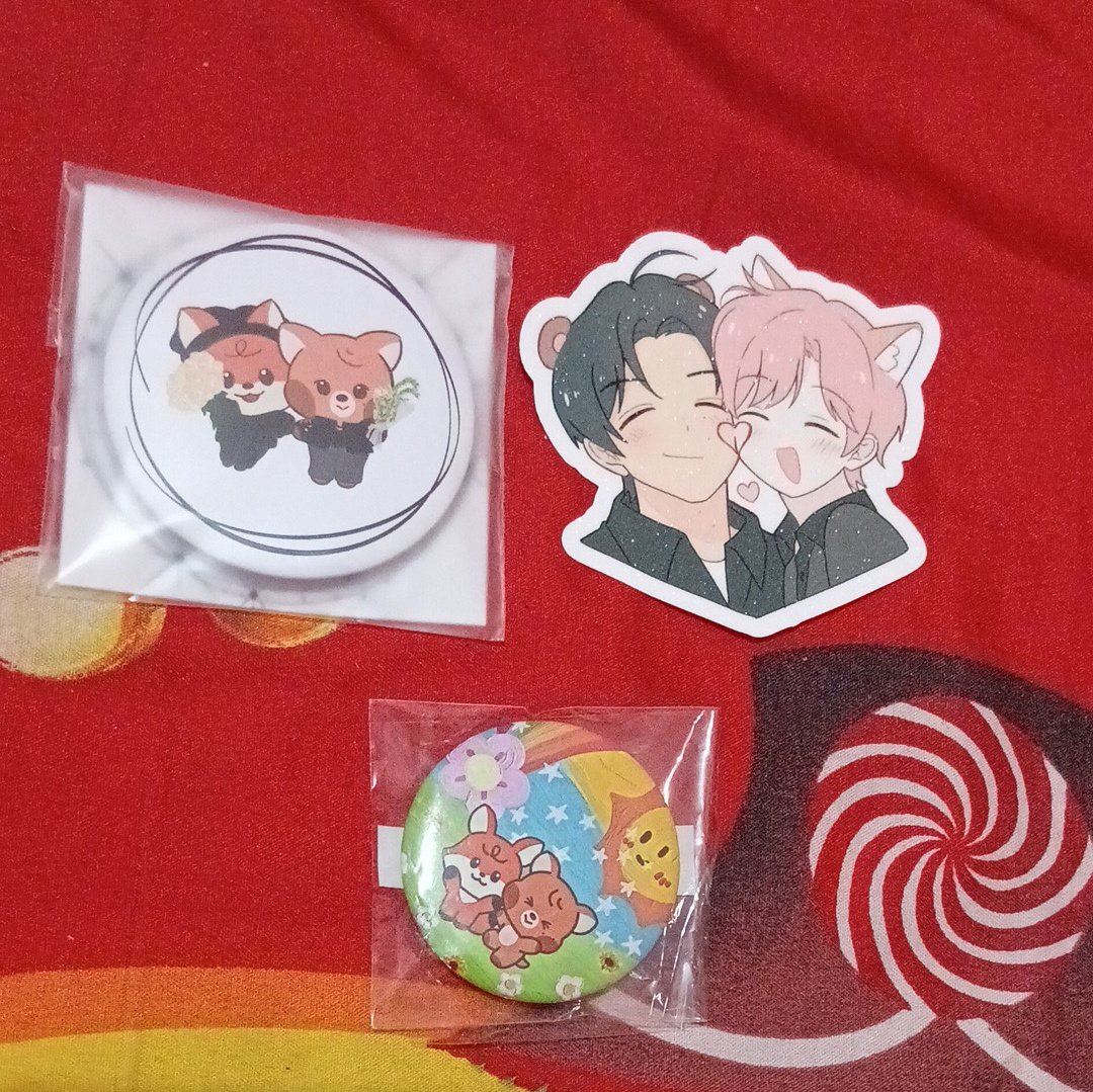 Wehehe aku dapet <a href="/drrevez/">tee</a> dari ka mowraaa xixixi <a href="/donqren/">mormormora</a> makasih yaaa 🫶

Dapet pin jjopo sama junn jugaa 😍😍🤩 dari kak <a href="/gleamingyellow/">Ran</a> dan kak <a href="/aeninadrm/">aen ༘✿</a> makasih ya kakak kakak 🫶