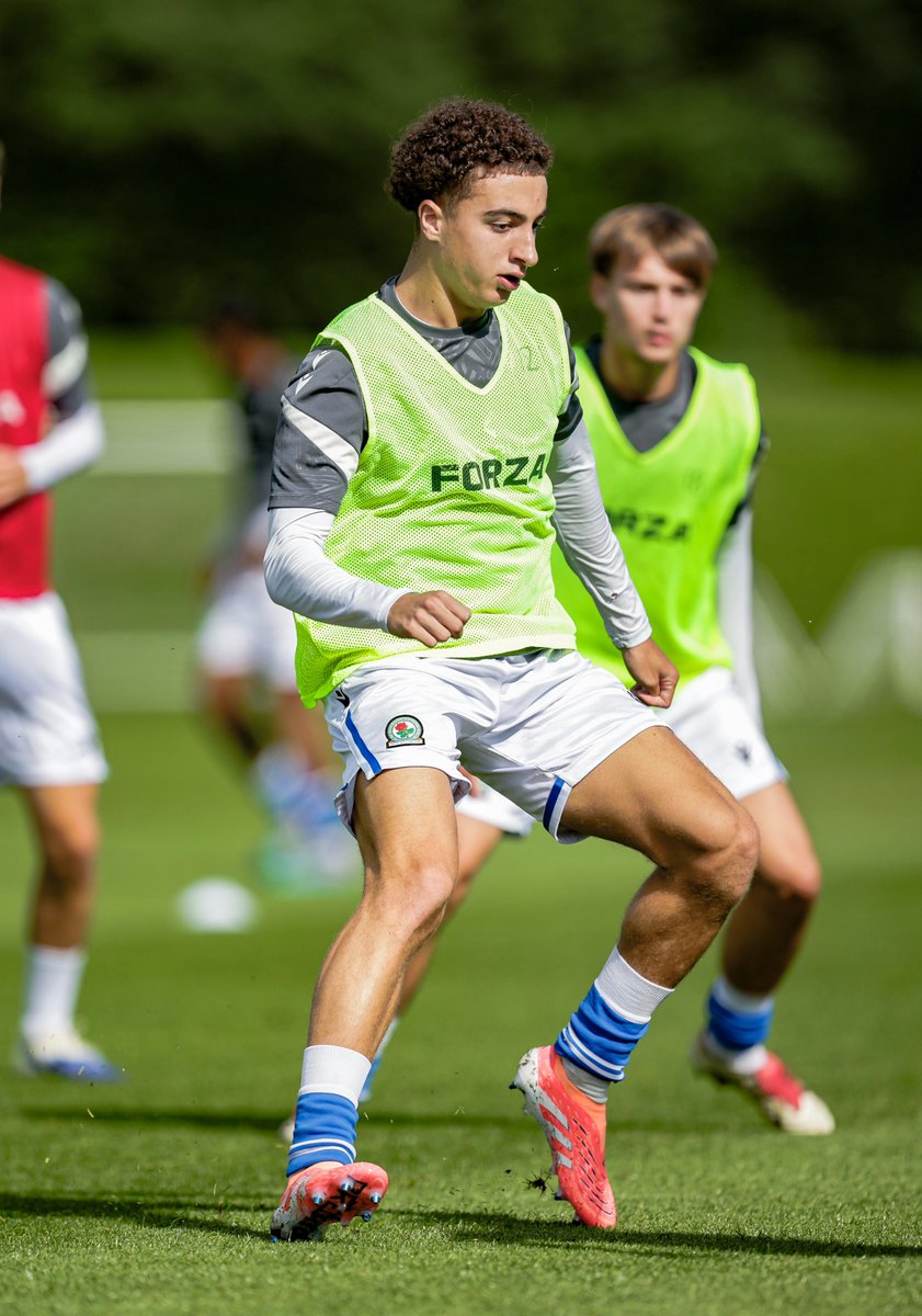 🏴󠁧󠁢󠁷󠁬󠁳󠁿 Theo Pitt has been called up to the Wales Under-17s squad for their double header against Italy.

Good luck, Theo! 👏

#RoversAcademy 🌹