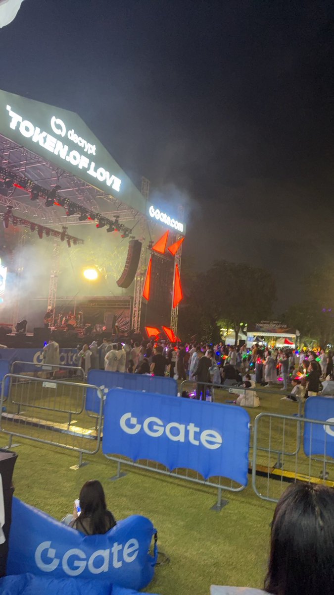 打卡Gate草地音乐节，偶遇我的山东老乡<a href="/Han_Gate/">Dr. Han</a> 韩博士，感谢我的好兄弟 <a href="/Godot_gate/">Godot 🤠</a> <a href="/Gate_luqingxiao/">Gate_陆兄</a> 邀请

<a href="/vvxiaoyu8888/">小鱼Daisy🔶BNB💢</a> <a href="/hotbabyrebao/">web3热宝💢</a> <a href="/0xzhaozhao/">0xzhaozhao $M | 🐜</a> <a href="/0xBeyondLee/">解构师 Beyond</a> 

#gate <a href="/Gate/">Gate</a> <a href="/Gate_zh/">Gate 华语</a>