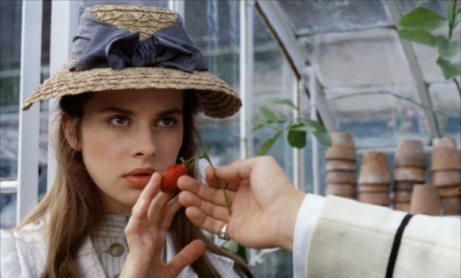 En 1980, un día como hoy, se estrenó "Tess" en los cines de España. 

Dirigida por #RomanPolanski y protagonizada por Nastassja Kinski y Peter Firth, una adaptación de la novela de 1891 "Tess, la de los d'Urberville", del novelista inglés #ThomasHardy. 

Recupérala en acontra+