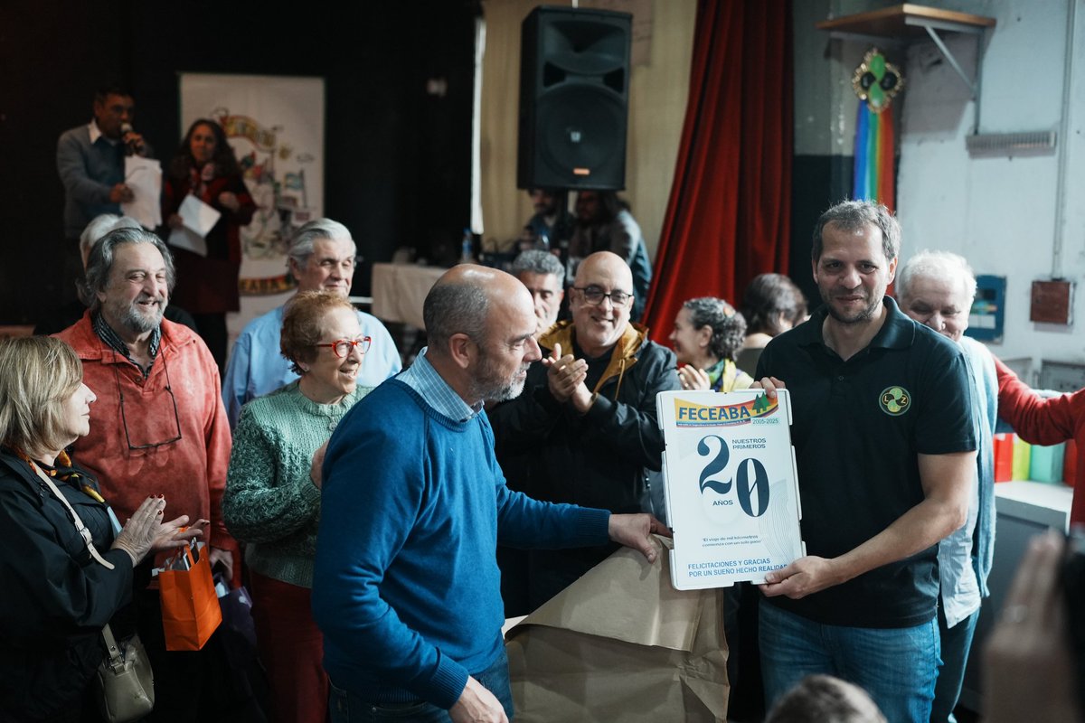 Soltischik's tweet image. Gracias, @Feceaba2, por llevar esa bandera hace dos décadas, a todos los oradores y profesionales, y a la comunidad educativa del @InstitutoLomas por recibirnos y seguir formando a nuestras pibas y pibes en el valor cooperativo, haciendo y pensando con otros. ❤