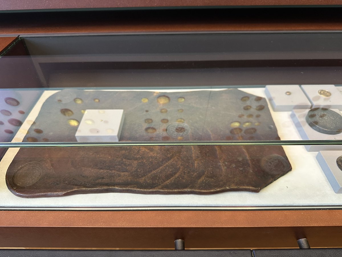 PeggyJohanson's tweet image. Be careful to animals and humans. Swedish money was heavy weight. Steinplatte. #bodemuseum #menschenrechte #tierschutz #AnimalCruelty #HumanRightsViolations