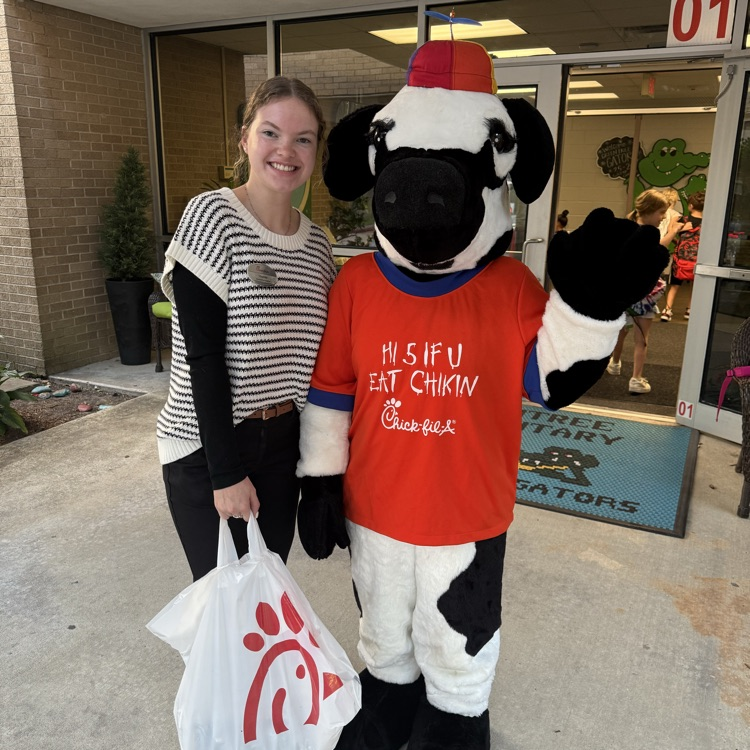 HumbleISD_GTE's tweet image. Thanks Chick-Fil-A for starting our day off with happiness! Seeing the Cow brought smiles to our faces and the free chicken biscuits were delicious! #FocusOnTheGood #ChickFilA