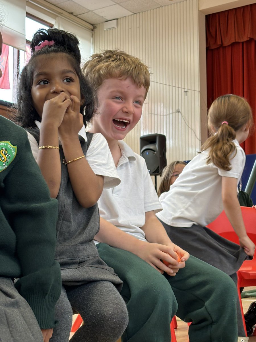HolyFamilySchl's tweet photo. Reuben the Entertainer had us all belly laughing today with his wonderful comedy and magic tricks! #fun #laughter #wellbeing https://t.co/0jbtQBjXrO