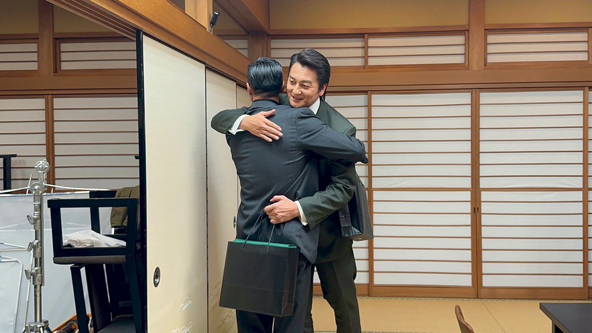 ◢◤#日本統一 東京編◢◤

#本宮泰風 さん #山口祥行 さん
東京編、座長お疲れ様でした🤝✨

「日本統一 71」も今からリリースが楽しみです✨

⬛︎ TVer ▹tver.jp/series/srhi5sk…
⚠️最終話の見逃し配信は本日深夜24:59まで
⬛︎ U-NEXT ノーカット版全話独占配信中！
▹x.gd/6vDps