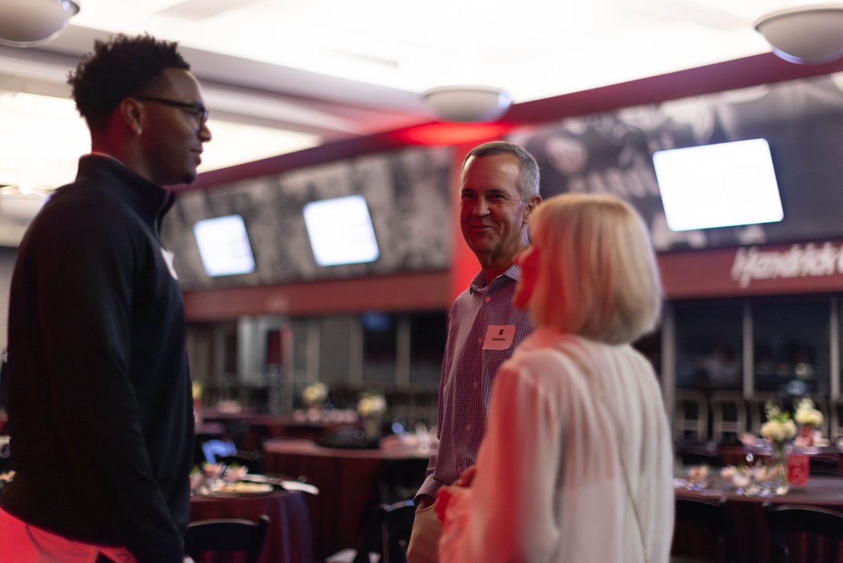GamecocksOnline's tweet image. We had a wonderful evening with our endowed scholarship donors and their recipients on Monday night!
