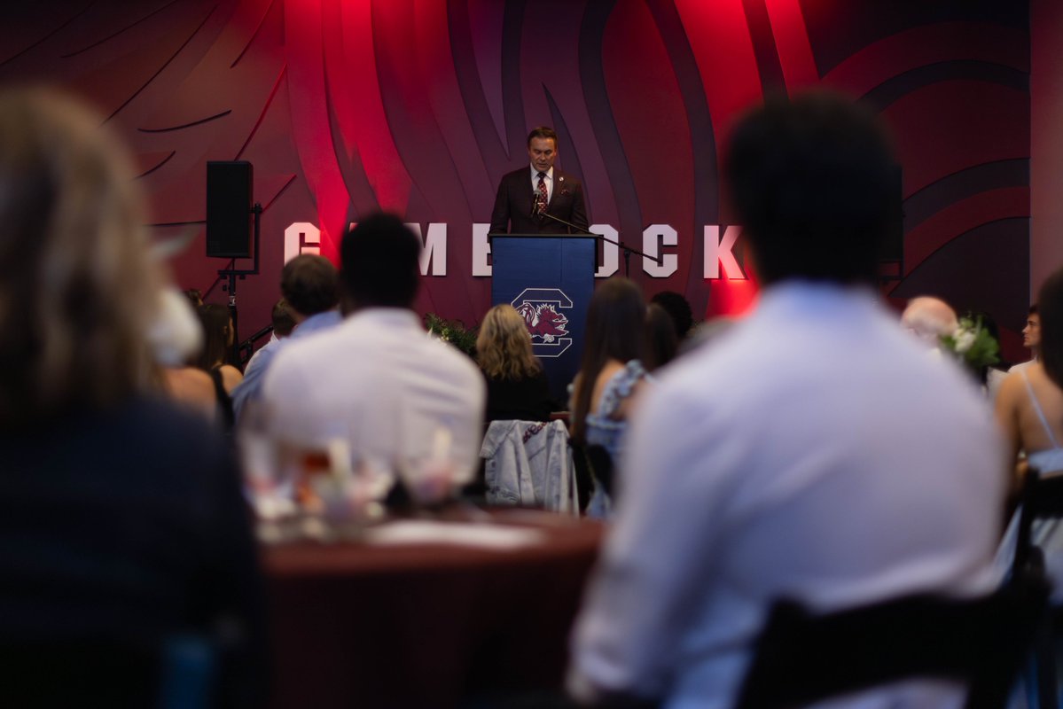 GamecocksOnline's tweet image. We had a wonderful evening with our endowed scholarship donors and their recipients on Monday night!