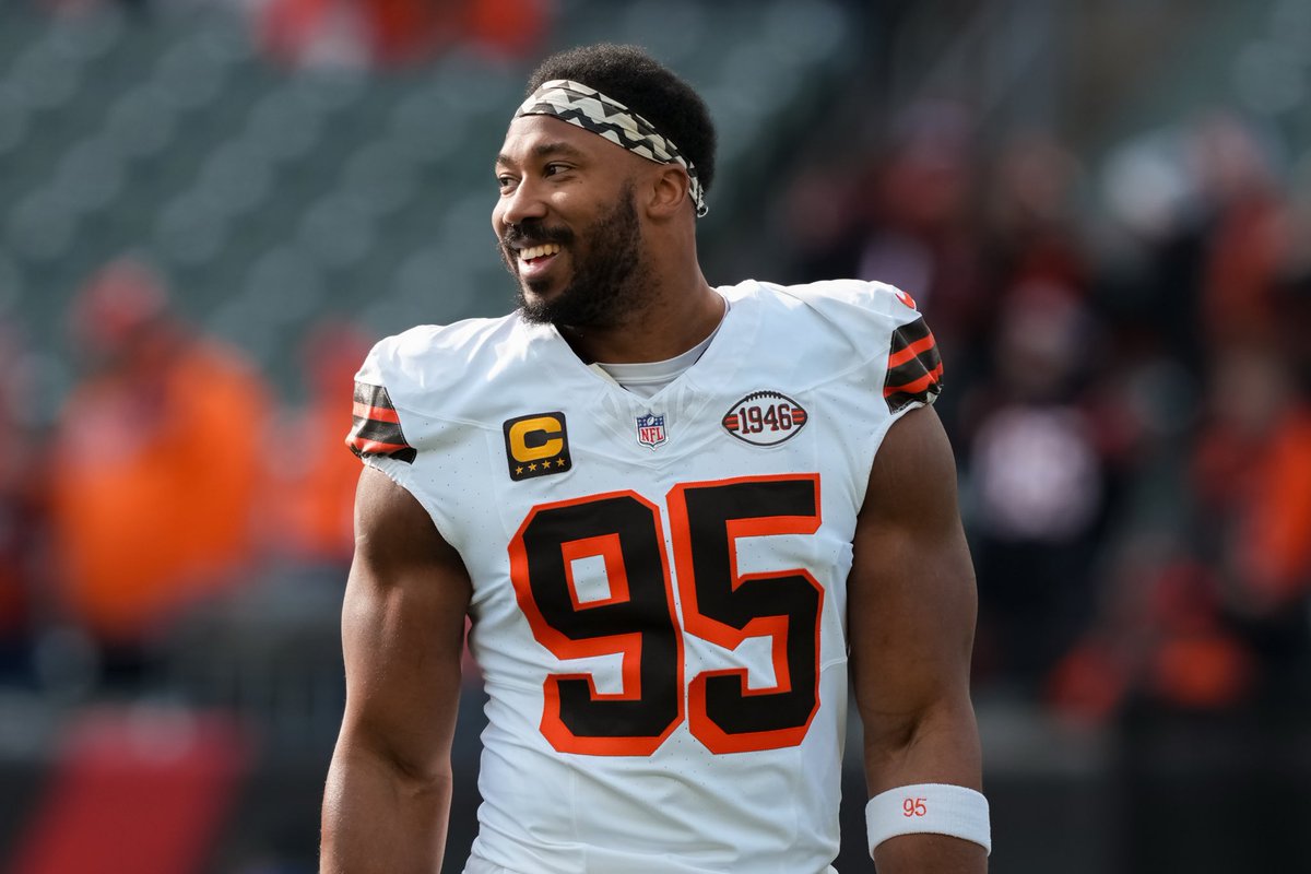 vikingzfanpage's tweet image. #Browns DE Myles Garrett (ankle) is not expected to practice today, per the @Browns.