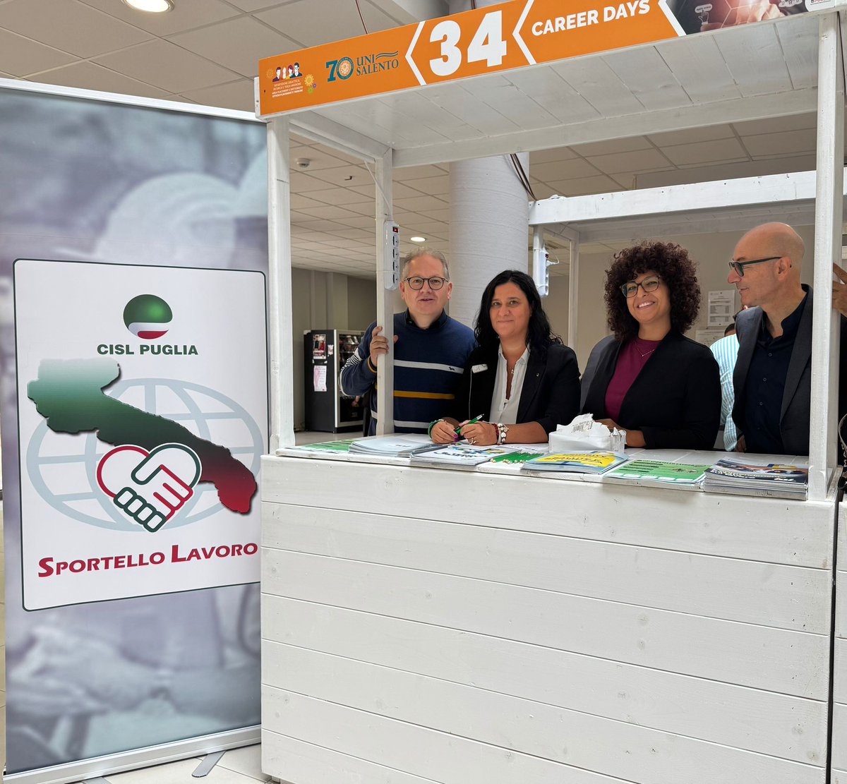 CislPuglia's tweet photo. #1ottobre
#CislPuglia oggi in @unisalento a Lecce al Career Days con le strutture Sportello Lavoro e  con @PugliaIal . @CastrignanoCisl : L’orientamento dei giovani è attività di primaria importanza. Ascoltarli e indirizzarli al meglio è compito proprio di un #sindacato moderno https://t.co/SPN8TxWWDJ