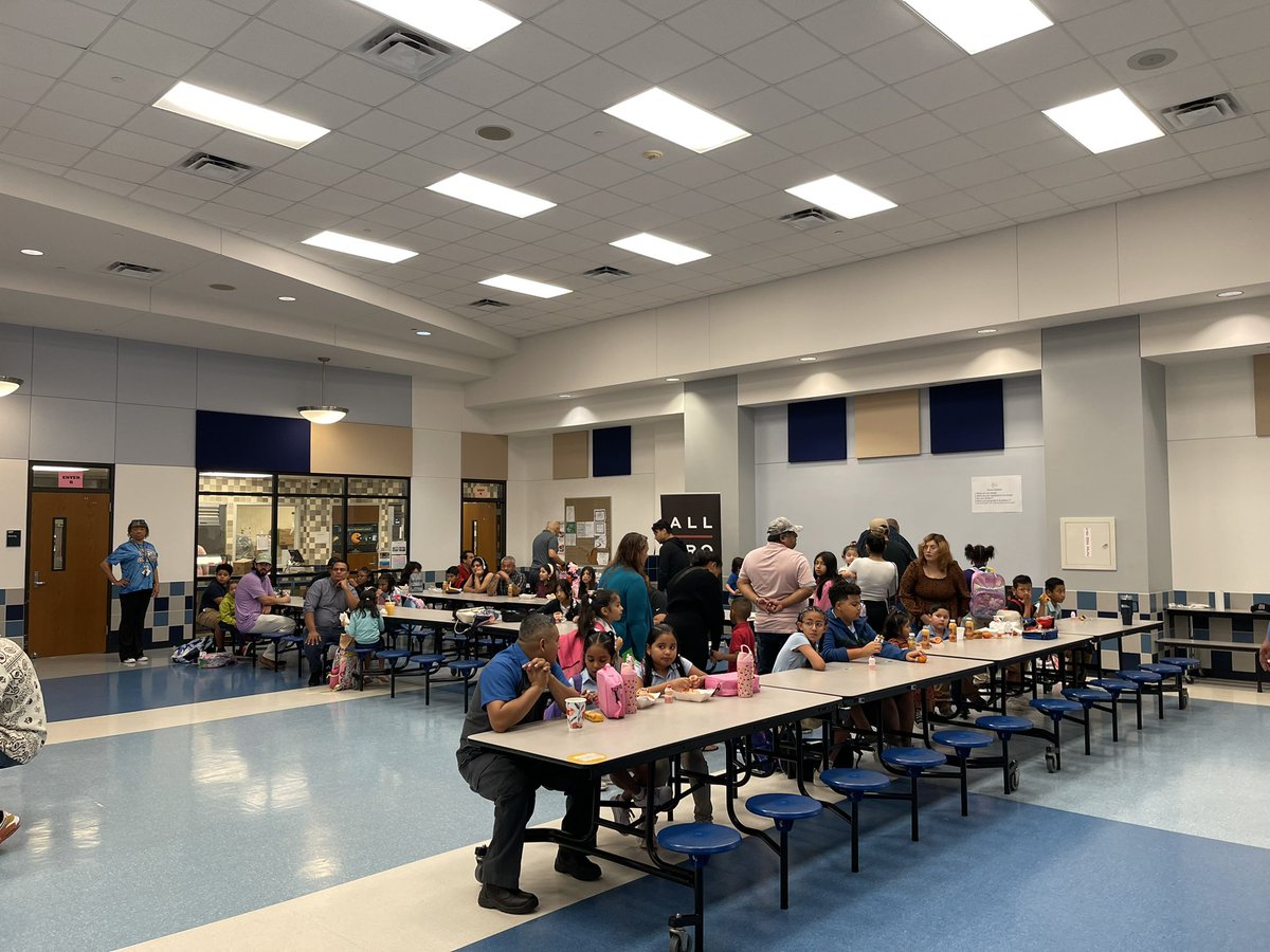 WTHanes's tweet photo. What an amazing turnout we had for our first #allprodad meeting this morning! Well over 50 families showed up!!! #hanescowboys #excellenceinaction @Ms_Arrieta https://t.co/nwHTUv5kN0