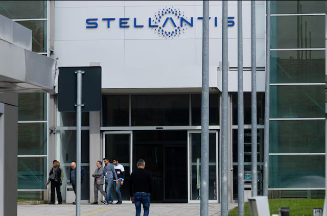 Stellantis cut 10,000 jobs in four years

Stellantis has slashed nearly 10,000 jobs in Italy in the past four years, while vehicle production, including vans and small trucks, more than halved since 2004.

Stellantis includes Italian brands Fiat, Lancia and Alfa Romeo, which