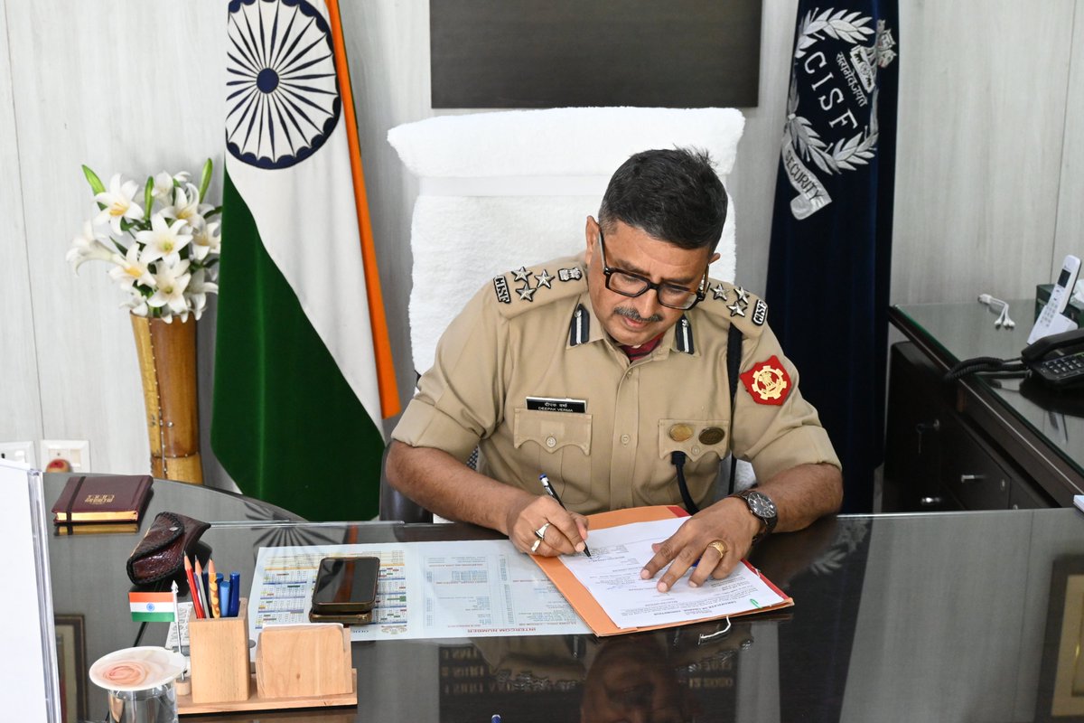 CISFEast's tweet photo. @CISFEast extends a warm welcome to Shri Deepak Verma on assuming charge as Inspector General, Eastern Sector Ranchi. His leadership will strengthen CISF’s operational excellence & welfare initiatives in safeguarding vital assets across the sector. #CISF #Leadership @CISFHQrs https://t.co/mkPSKiwM0j