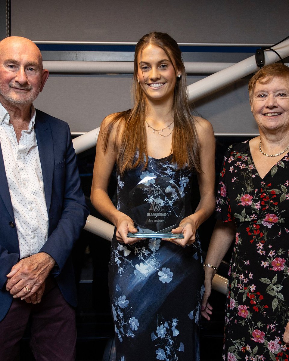 GlamCricket's tweet photo. Opening with the new ball in a Cup final, and showing maturity in batting at just 18...

A deserved Women's Young Player of the Year Award for Eve Jackson 👏

#OhGlammyGlammy https://t.co/4H8oljkE9t