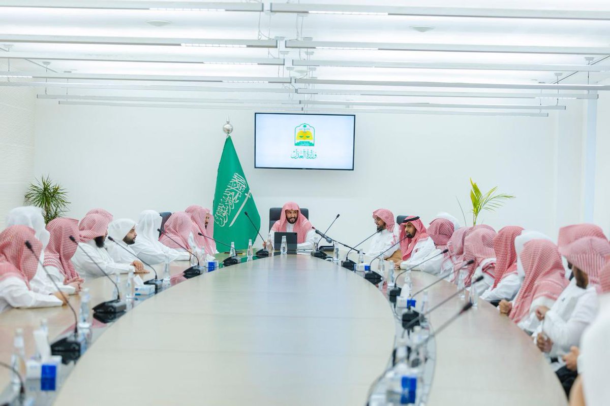 MojKsa's tweet photo. وزير العدل د. وليد الصمعاني يتابع سير العمل بالمحكمة الجزائية بالرياض ويؤكد على أهمية الإلتزام بمعايير جودة الأحكام وتسبيبها. https://t.co/67SbfjcxUm