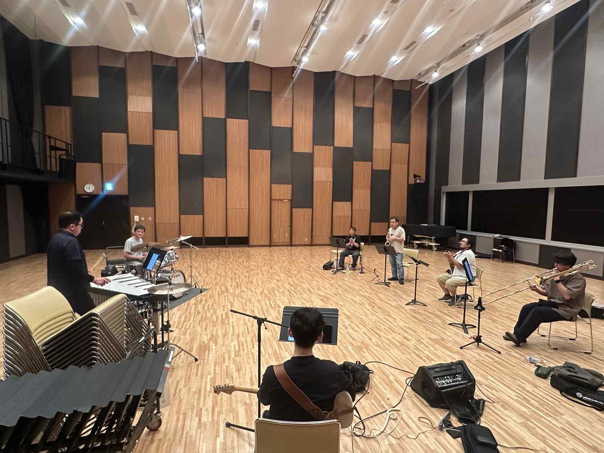 1089iwaki's tweet photo. 本日も本番に向けて練習しました。本番の演奏はメンバーも何が起こるか分かりませんが、会場の皆さんと楽しみますよ！

会場: まちポレいわき(B1プラス)
時間: 10/5(日) 18:15〜

（先日の投稿に開始時間の誤りがありました💦） https://t.co/ErzHB65M6Y