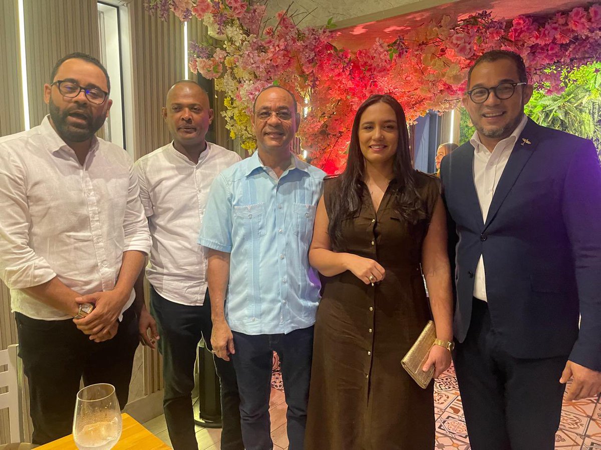 RubenPolanco68's tweet photo. Le deseamos mucho éxito a los productores del programa VAMO ARRIBA Radio que se va a transmitir por la emisora @Full941 FM. Talento y trayectoria hay de sobra ,por lo tanto, la profesionalidad y la ética se impondrán. #Ruben #vamosarriba #radio https://t.co/KLl5PV0ISh