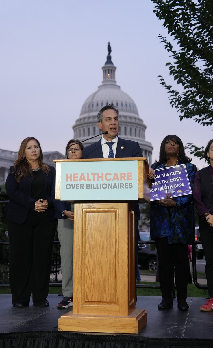 HouseDemocrats's tweet image. House Democrats are fighting to reopen the government and save health care.