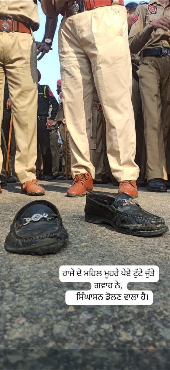 ਜੇ ਕੇਂਦਰ ਵਾਲੀ ਭਾਜਪਾ ਸਰਕਾਰ ਕਿਸਾਨ ਹਿਤੈਸ਼ੀ ਨਹੀਂ ਹੈ ਤਾਂ ਉਸੇ ਦਾ ਛੋਟਾ ਅੰਸ਼ ਆਮ ਆਦਮੀ ਪਾਰਟੀ ਕਿਵੇਂ ਕਿਸਾਨ ਹਿਤੈਸ਼ੀ ਹੋ ਸਕਦੀ ਹੈ ?
ਇਹਨਾਂ ਅਖੌਤੀ ਇਨਕਲਾਬੀਆਂ ਵੱਲੋਂ ਹੱਕੀ ਮੰਗਾਂ ਨੂੰ ਤਾਨਾਸ਼ਾਹੀ ਤਰੀਕੇ ਨਾਲ ਦਬਾਉਣ ਦੀ ਵਿਥਿਆ ਬਿਆਨ ਰਹੀ ਹੈ ਇਹ ਤਸਵੀਰ..
#AAP_Trolly_Chor