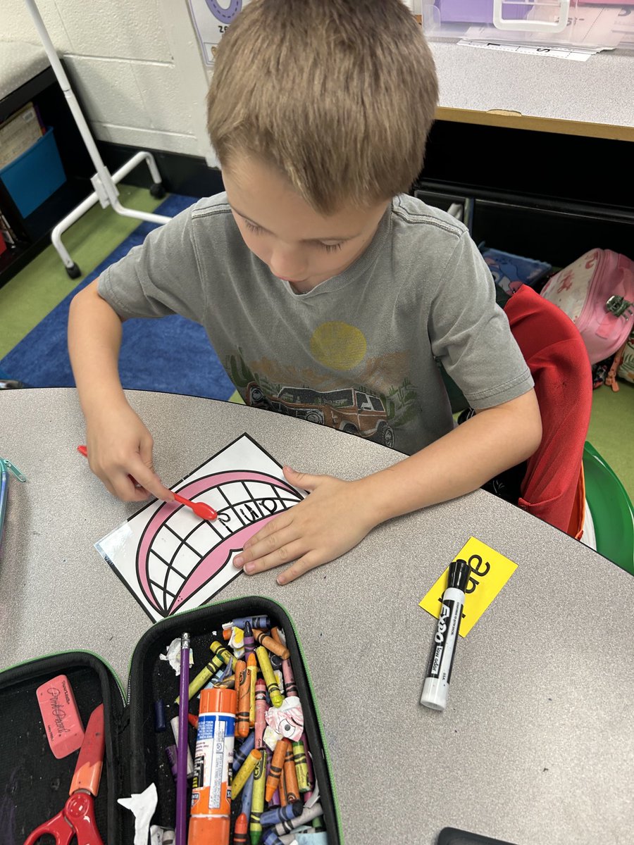 Brambrainiacs's tweet photo. Trying a few new centers this morning in skills. They loved the tricky word activity where they wrote the word on the teeth and brushed them off! So fun! 🪥#kcsdropedintoreading #TMGenius #bramlagebrainiacs https://t.co/sFptKNJVCu