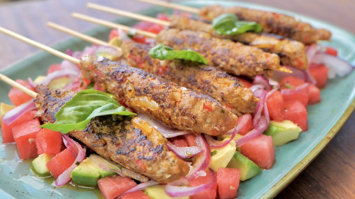 MiquelCalent's tweet image. Avui a #FrediCalentIB3  broquetes de carn i trempó de síndria, llom de bacallà amb salsa d’ametlles i pebres, illes flotants franceses, canelons freds, arròs a la jardinera, gofres de de sobrassada amb mel i salsa de brossat amb atzeroles…🍎🥯🍳🍔🐟🥩🍲🧁🍪👨‍🍳🎊🎉