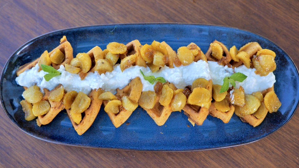 MiquelCalent's tweet image. Avui a #FrediCalentIB3  broquetes de carn i trempó de síndria, llom de bacallà amb salsa d’ametlles i pebres, illes flotants franceses, canelons freds, arròs a la jardinera, gofres de de sobrassada amb mel i salsa de brossat amb atzeroles…🍎🥯🍳🍔🐟🥩🍲🧁🍪👨‍🍳🎊🎉