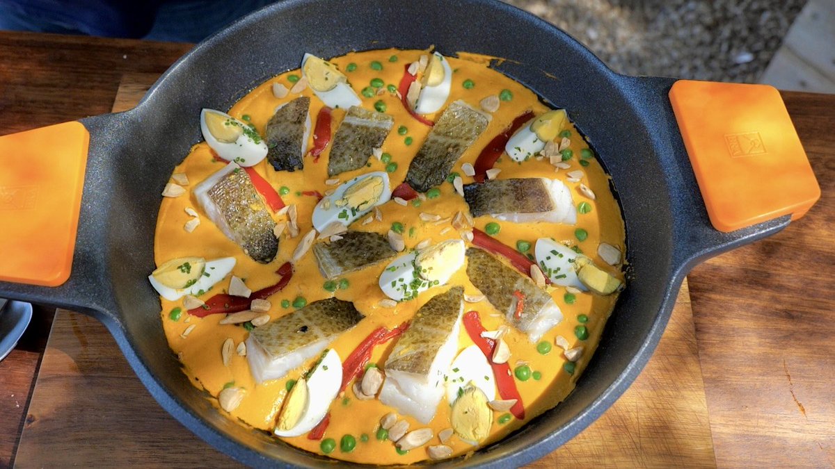 MiquelCalent's tweet image. Avui a #FrediCalentIB3  broquetes de carn i trempó de síndria, llom de bacallà amb salsa d’ametlles i pebres, illes flotants franceses, canelons freds, arròs a la jardinera, gofres de de sobrassada amb mel i salsa de brossat amb atzeroles…🍎🥯🍳🍔🐟🥩🍲🧁🍪👨‍🍳🎊🎉