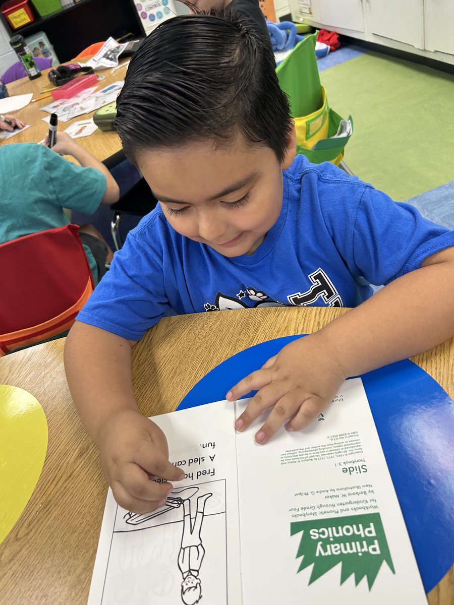 Trying a few new centers this morning in skills.  They loved the tricky word activity where they wrote the word on the teeth and brushed them off!  So fun! 🪥#kcsdropedintoreading #TMGenius #bramlagebrainiacs