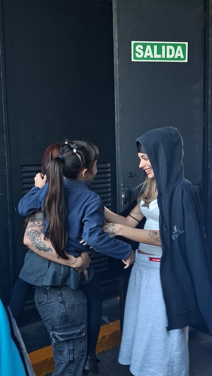 rimadda_'s tweet image. las fotos más tiernas le saque con su mini fan🤩🤩🤩🤩🤩
@TiniStoessel te amo