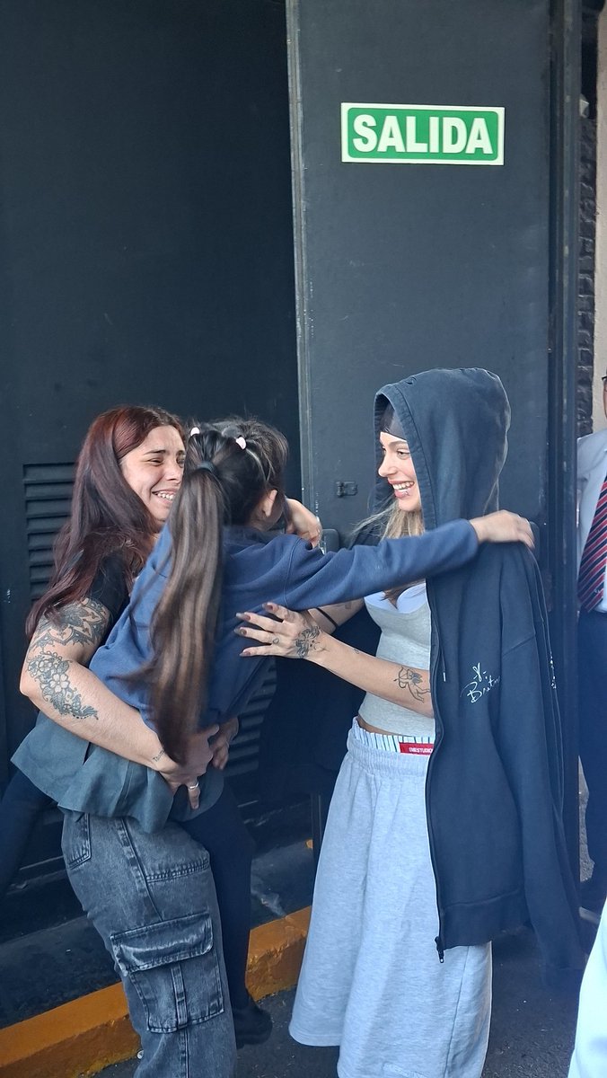 rimadda_'s tweet image. las fotos más tiernas le saque con su mini fan🤩🤩🤩🤩🤩
@TiniStoessel te amo