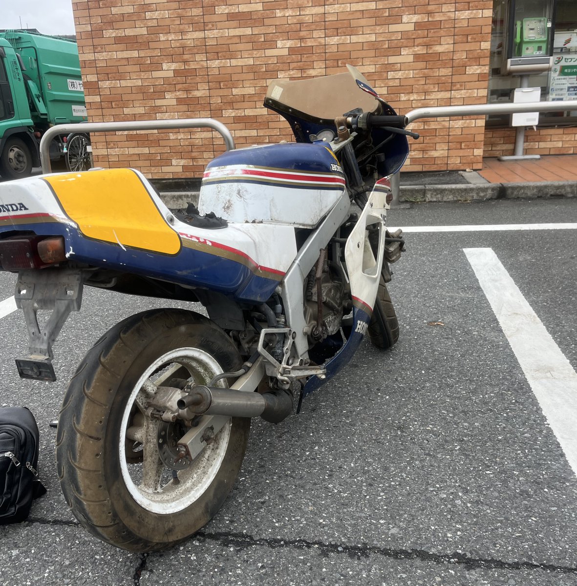 jidoushatounan's tweet photo. 【バイク盗難】2025/9/30 ホンダ NSR50（埼玉県本庄市） https://t.co/CVigXOZHlH 

拡散とフォローのご協力をお願いします！

#拡散希望
#RT希望 https://t.co/tFS1RnhRWr