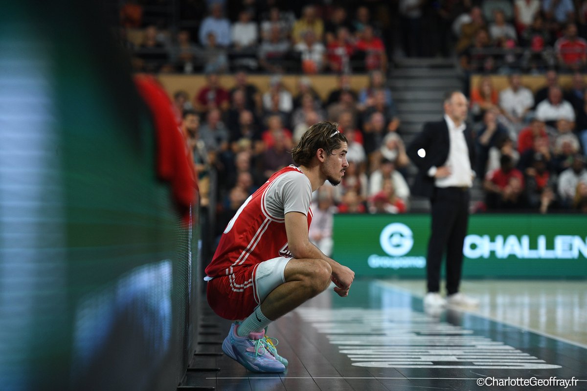 📉 Retour sur terre pour l'Élan Chalon, battu à domicile par Nanterre en ouverture de la #BetclicÉLITE.

🗣️ "Ça a vraiment mis en évidence certaines lacunes", regrette Elric Delord.

💬 bebasket.fr/retour-sur-ter…