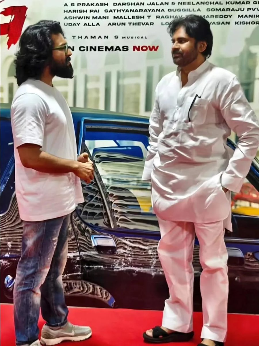 Movies4u_Officl's tweet photo. POWER STAR - GLOBAL STAR ⭐🔥

#PawanKalyan | #RamCharan https://t.co/yYyXh8SNtS