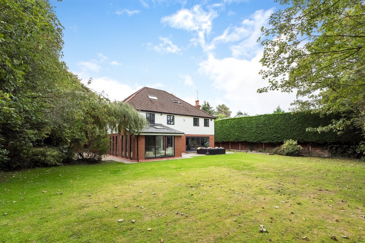 #NEWLISTING

@HaleBarns

A substantial and beautifully presented six-bedroom, modern family home of generous proportions, tucked away in a secluded setting within easy reach of #HaleBarnsvillage. Guide price £1,995,000.

jackson-stops.co.uk/properties/210…

<a href="/HaleBarnsTennis/">HaleBarnsTennisClub</a> <a href="/HaleBarnsCC/">Hale Barns Cricket Club</a>
