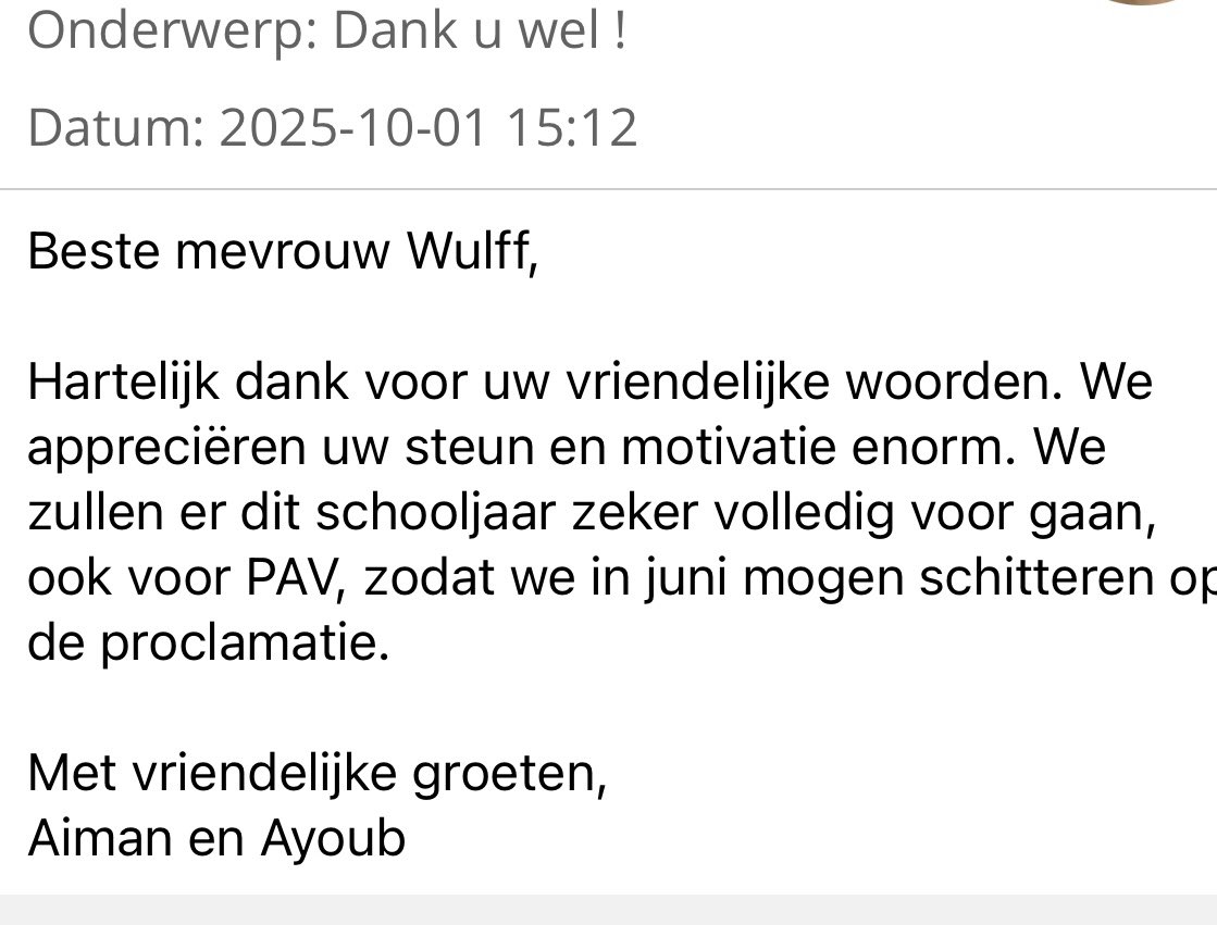 Wat een hartverwarmende leerlingen... 

De jongeren uit onze school zijn vaak héél dankbaar en sympathiek tegenover wie hen mee vooruit wil helpen in hun schoolse carrière. Het haalt de media gewoon niet. 

Daarvoor kom ik 's morgens uit mijn bed.