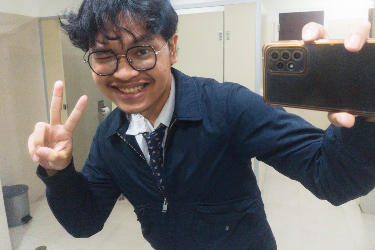 gadingsaurus's tweet image. my first day working!! #(jadi makan di rumah aldo) #(blok m mksdny) #yap #parararampararararaamx3