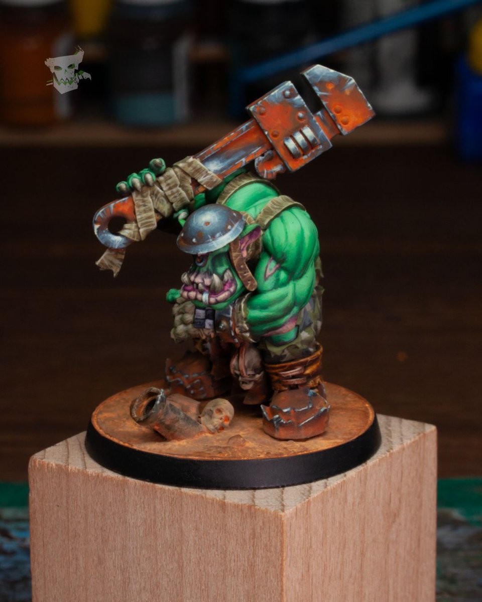 dunge0nch1ld's tweet image. I&apos;m too impressed with this paint job not to share it again. #Orcs #miniature