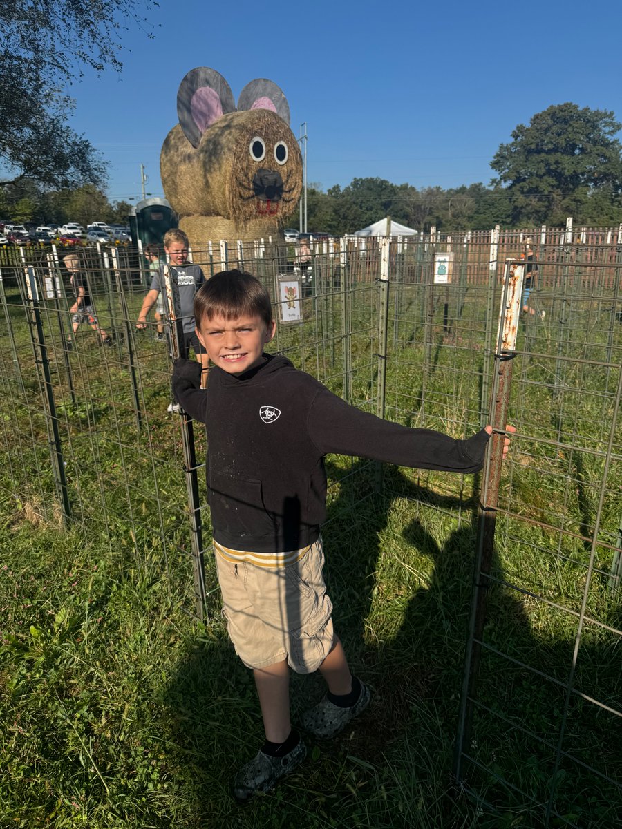 TC_Schools_KY's tweet image. 2nd graders in Mrs. Devin Carney's class enjoyed a trip to Crawford's Pumpkin Patch yesterday!
#tcpride #tcpc