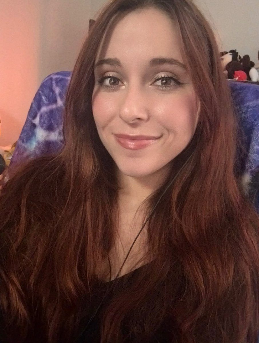 SweetheartAlyy's tweet photo. Happy first day of October! Let’s check out the Final Fantasy Tactics remaster today 💖  also thank you so much for checking out my TikTok yesterday, that means a lot to me 💖

https://t.co/ppiScHlgj6 https://t.co/AOp1qketoE