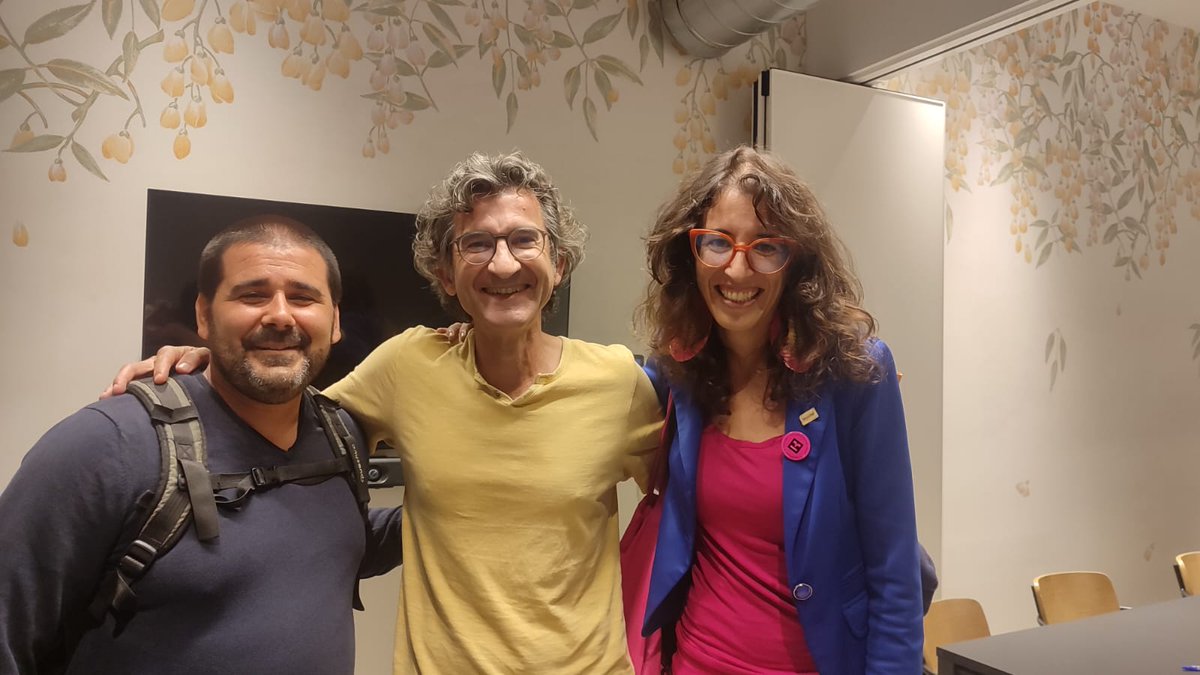 ceesc_cat's tweet photo. ✨ Ahir vam viure la 1a edició de l’Escenari Obert: Projectes que ens mouen al @ceesc_cat!
El #DiaES ens ha portat a conèixer iniciatives transformadores com:
🔹REVIU, acollida a joves migrants
🔹GPS, suport a la parentalitat
🔹Educació Social i literatura
#educaciósocial https://t.co/Hjv1LSewNR