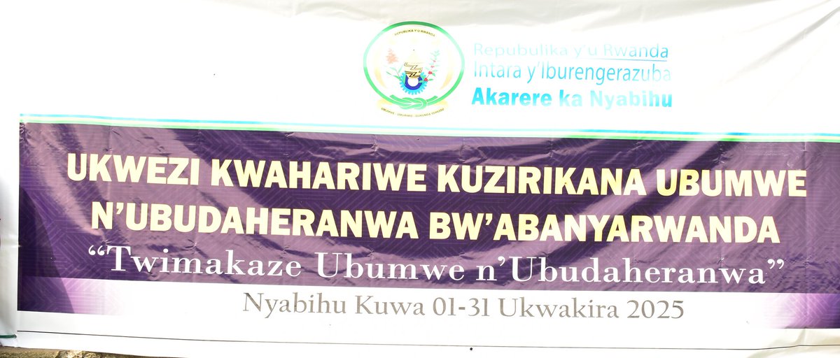 NyabihuDistrict's tweet image. Mu Mirenge yose y'Akarere hatangijwe Ukwezi kwahariwe kuzirikana Ubumwe n'ubudaheranwa bw'Abanyarwanda ku Nsanganyamatsiko igira iti "Twimakaze ubumwe n'Ubudaheranwa."Hamwe na Visi Meya SIMPENZWE Pascal,ku rwego rw'Akarere kwatangirijwe mu Murenge wa Jenda ,Akagari ka Nyirakigugu